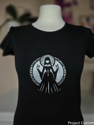 T-shirt Damski, Kolor Ciemny Granat, Haft Komputerowy, Kapłanka